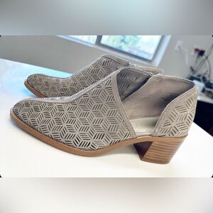 1. State ankle booties